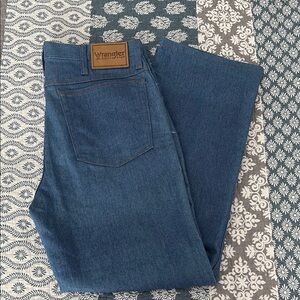 Wrangler Rugged Wear Straight Blue Jeans Classic Style